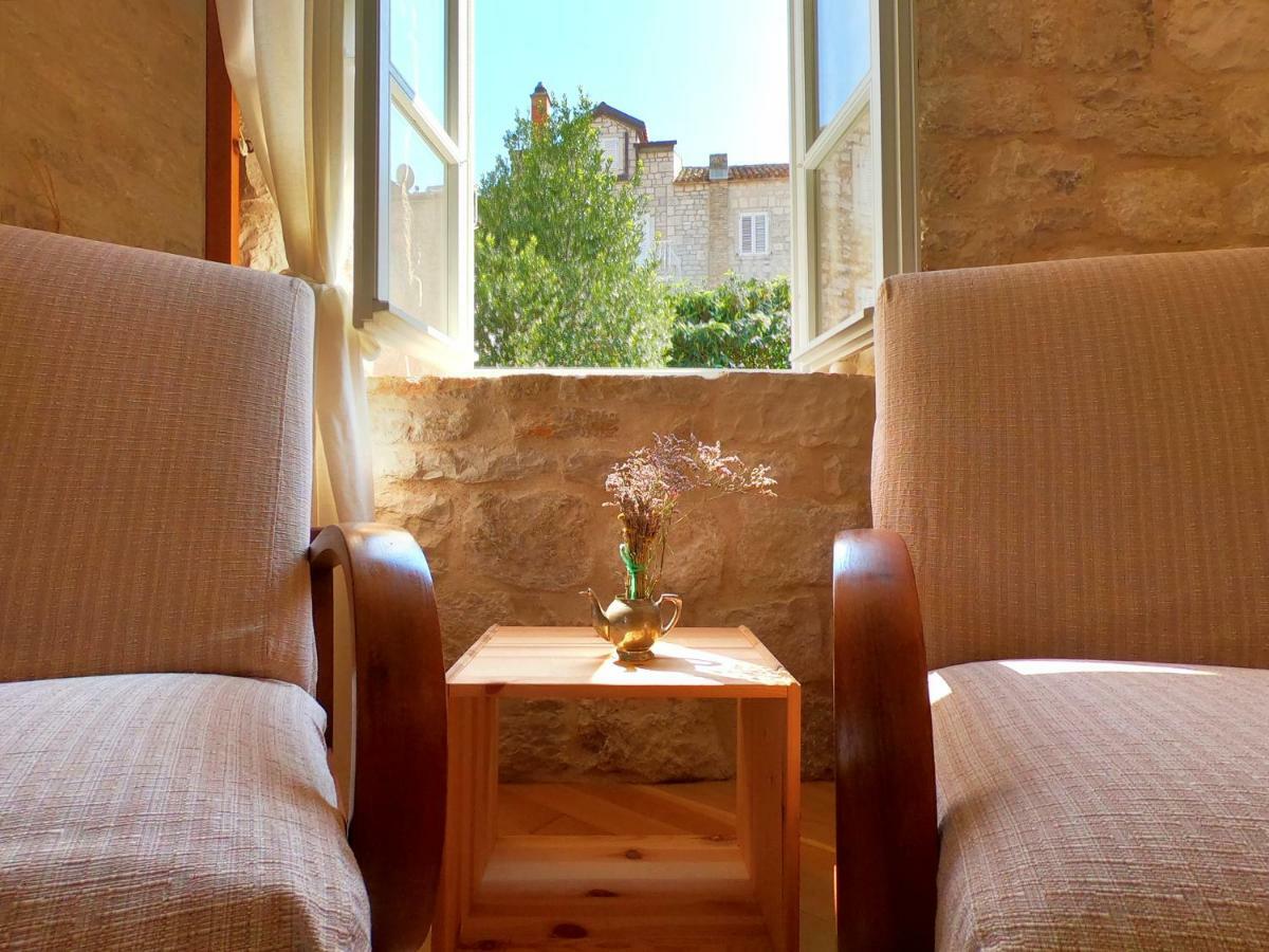 Historic Piazza House & Romantic Hidden Garden Hvar Town Eksteriør bilde