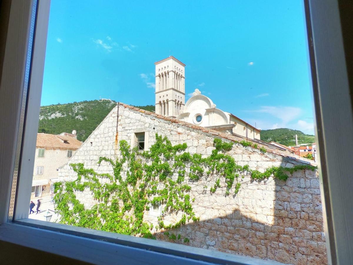 Historic Piazza House & Romantic Hidden Garden Hvar Town Eksteriør bilde