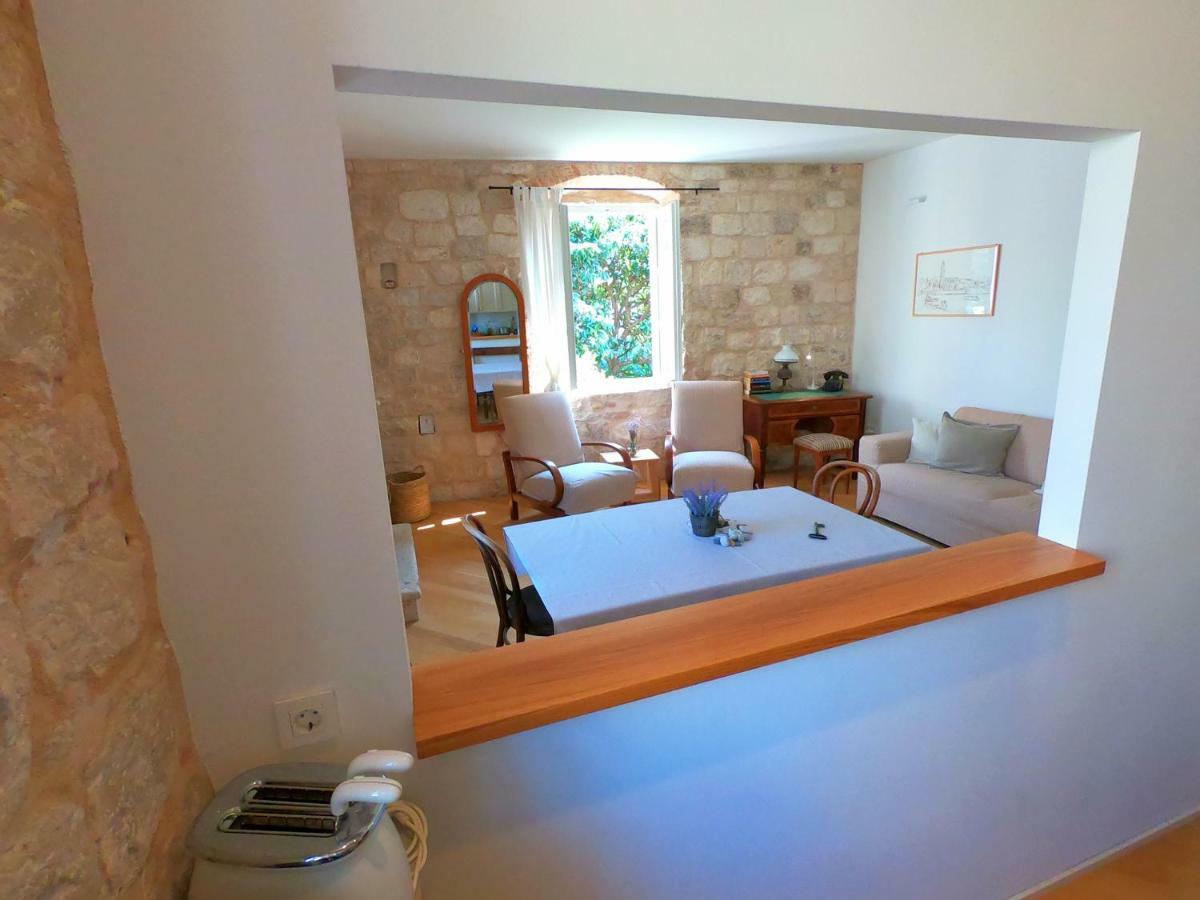 Historic Piazza House & Romantic Hidden Garden Hvar Town Eksteriør bilde