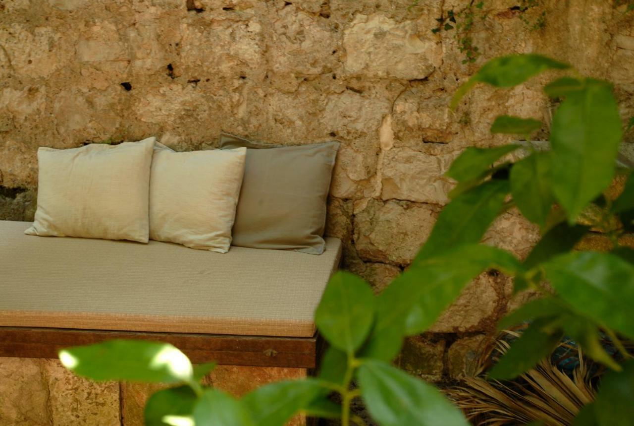 Historic Piazza House & Romantic Hidden Garden Hvar Town Eksteriør bilde