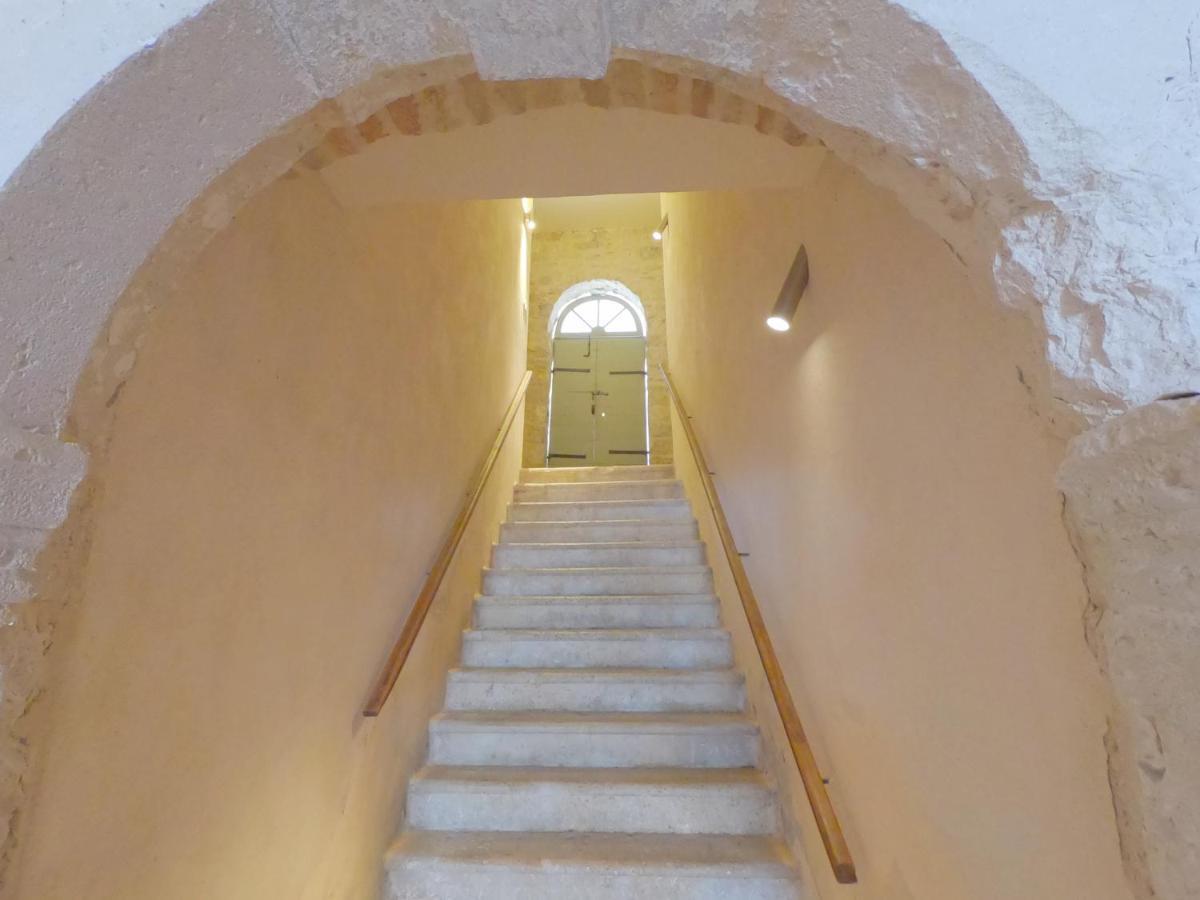 Historic Piazza House & Romantic Hidden Garden Hvar Town Eksteriør bilde