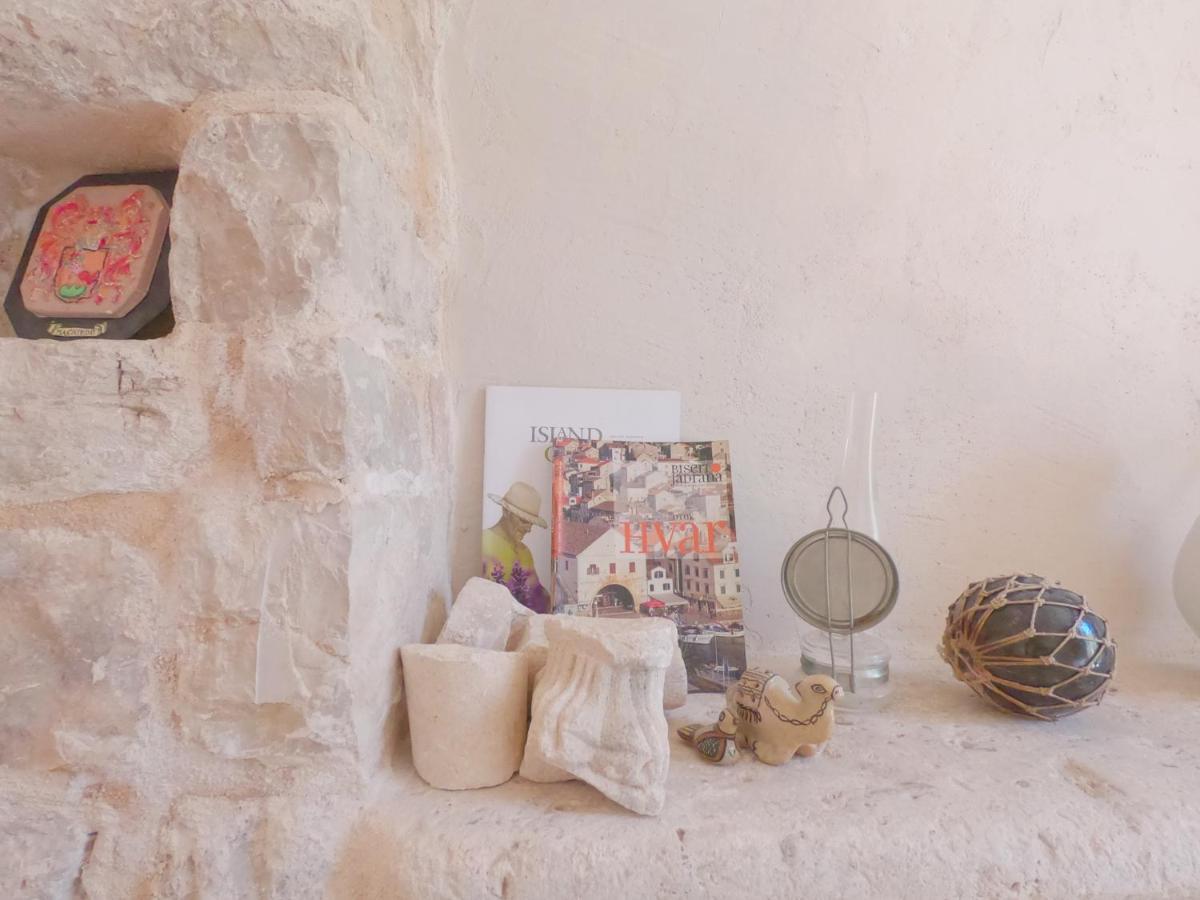 Historic Piazza House & Romantic Hidden Garden Hvar Town Eksteriør bilde