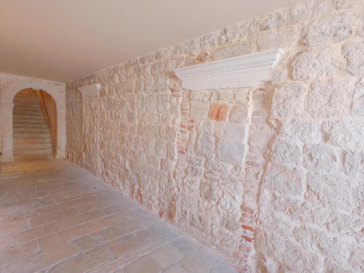 Historic Piazza House & Romantic Hidden Garden Hvar Town Eksteriør bilde